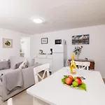 Holliday House Smokvica * Jadranovo
