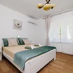 Holliday House Smokvica * Jadranovo