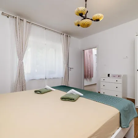 Holliday House Smokvica