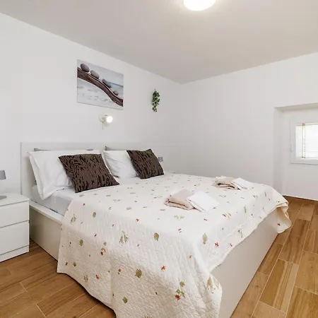 Holliday House Smokvica Holiday home Jadranovo